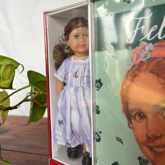 American Girl Felicity's 6-Book Set + Mini Doll - Picture 3 of 7